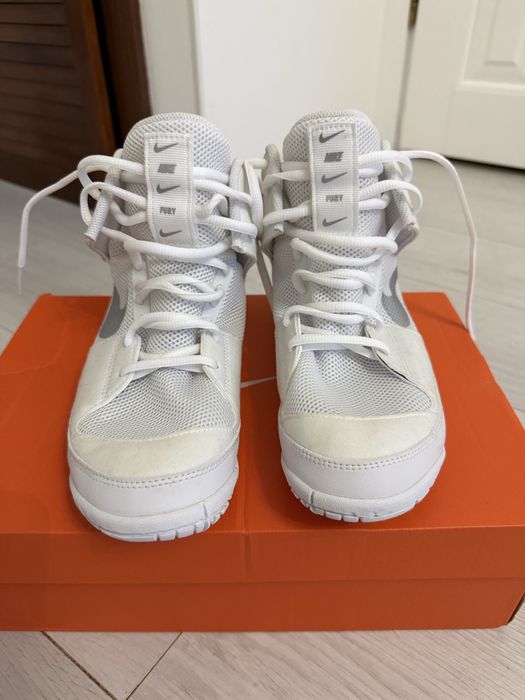 борцівки білі Nike Fury 42 розмір