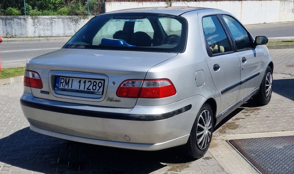 Sprzedam Fiat albea w dobrym stanie oszczędne