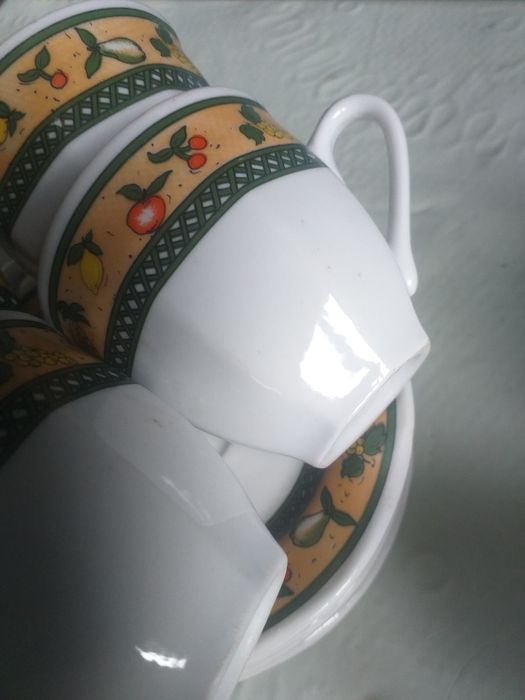 Чашки с блюдцами