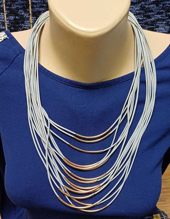 Колье многорядное с металлическими акцентами