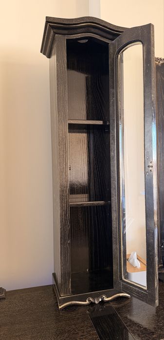 Vitrine em madeira
