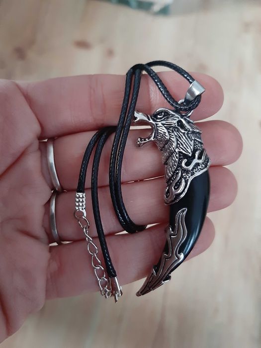 Naszyjnik męski wilczy kieł czarny nowy