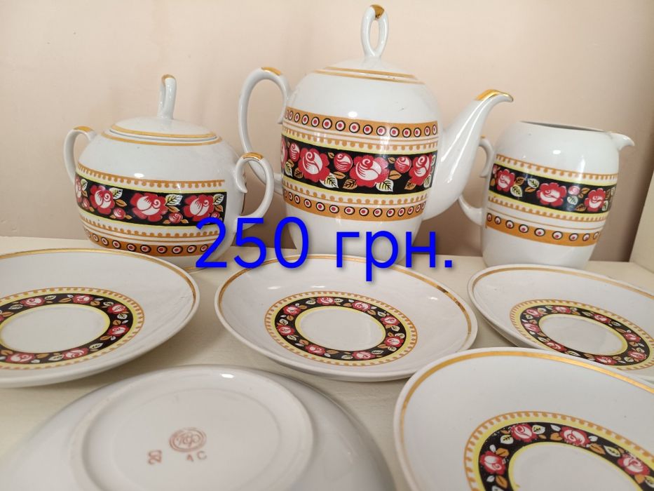 Залишки чайних сервізів.