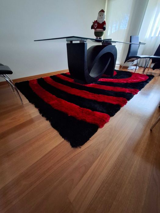 Conjunto 3 carpetes de pelo alto em segunda mão mas em ótimo estado