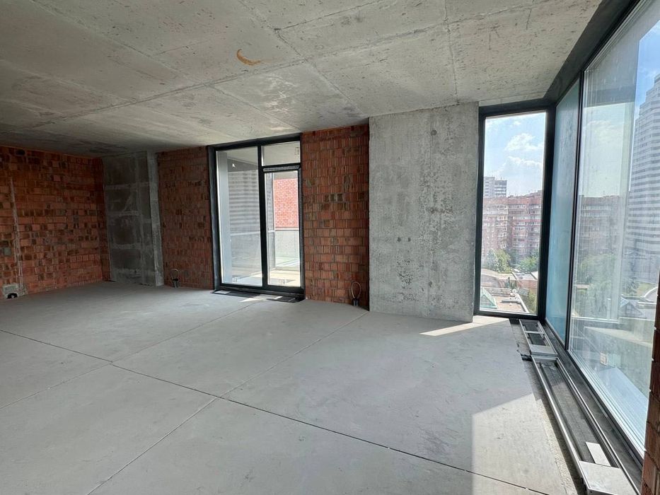 Продам 3к квартиру в ЖК Маяк с террасой , можно под єОселю