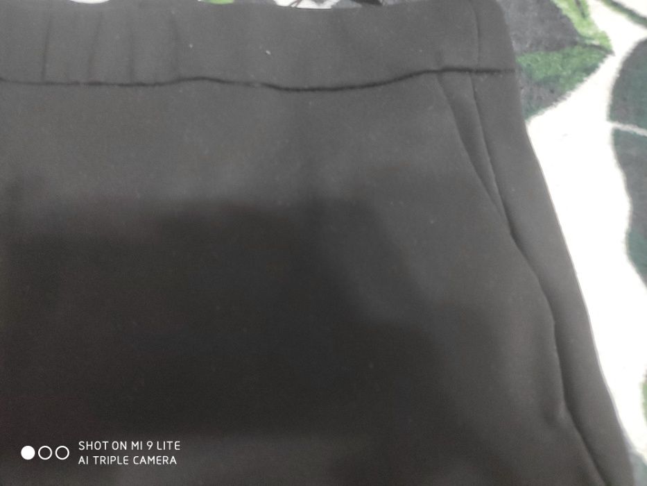 Piękna bandażowa seksowna spódnica Reserved 34 XS czarna z zamkiem