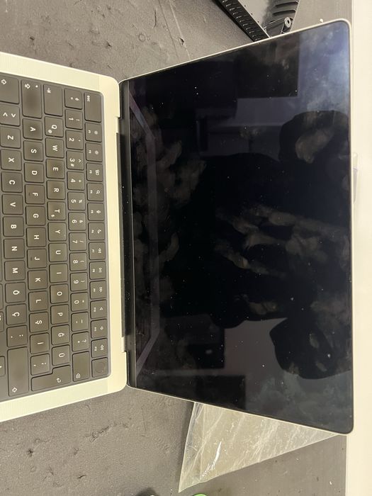 Розбір Macbook Pro A2992