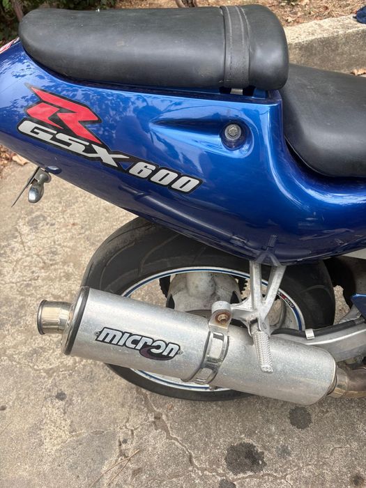 Suzuki gsx 600 R ( naked )