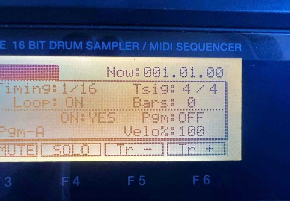sampler vintage Akai mpc 2000 XL