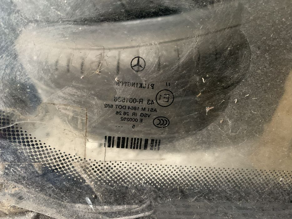 Лобовое стекло Мерседес