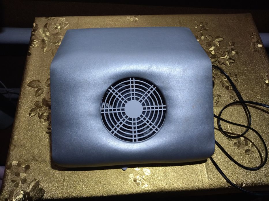 Продам манікюрна витяжка .