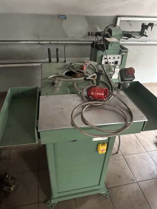 Maszyna do spodow obuwniczych