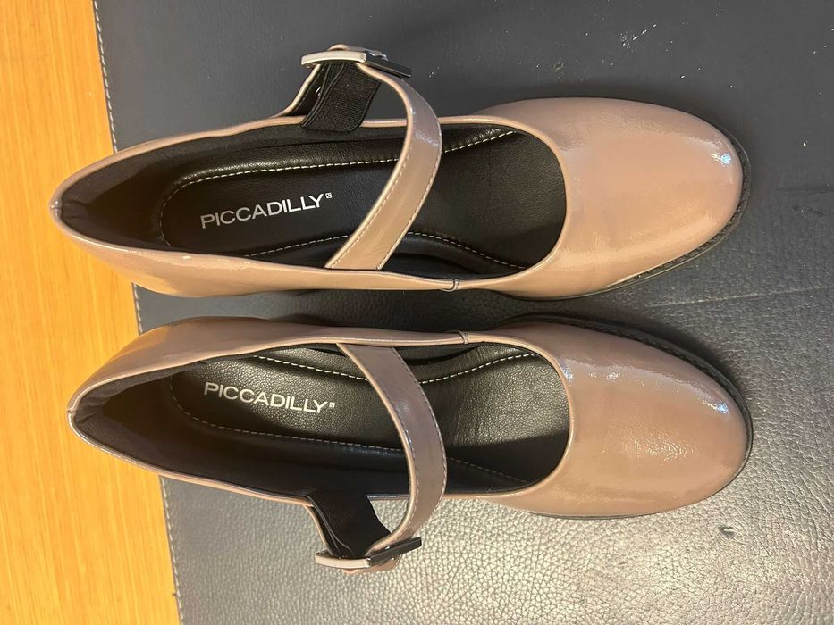 Sapatos Marca "piccadilly" tamanho 38