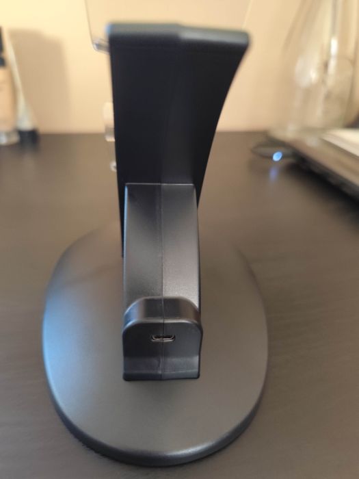 Podstawka ładujaca pod pady PS4