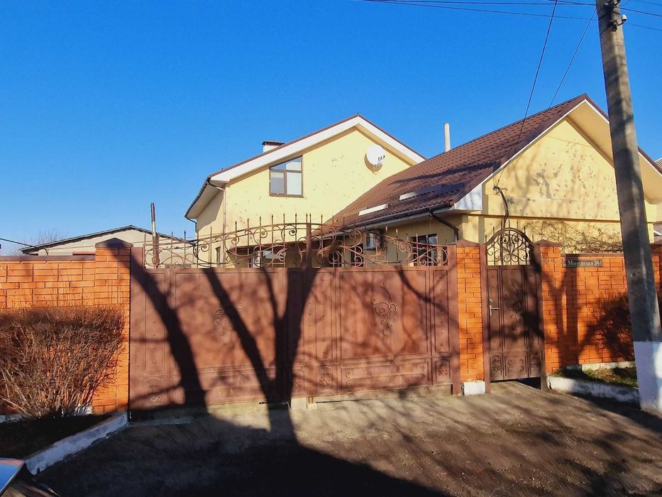 Продам два дома на одном участке Березановка