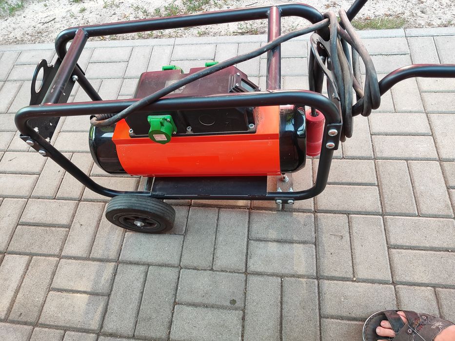 Przetwornica  częstotliwości  i napięcia .