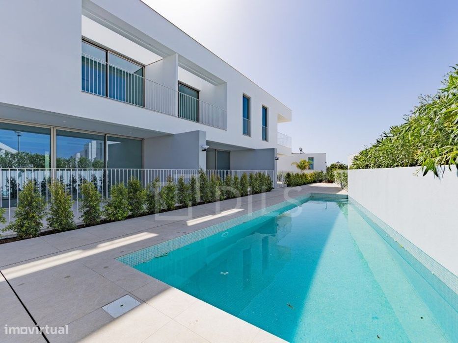 Moradia T3 com piscina e terraço, em Lagos