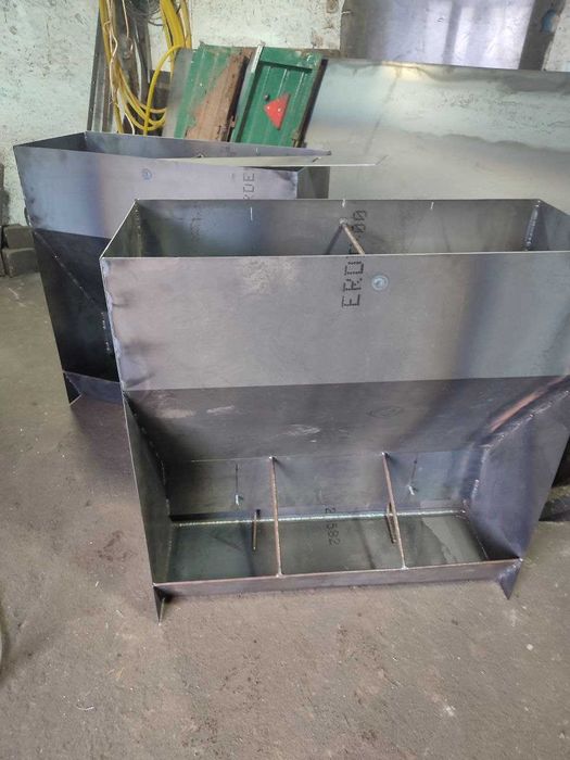 Кормушки для відгодівлі свиней