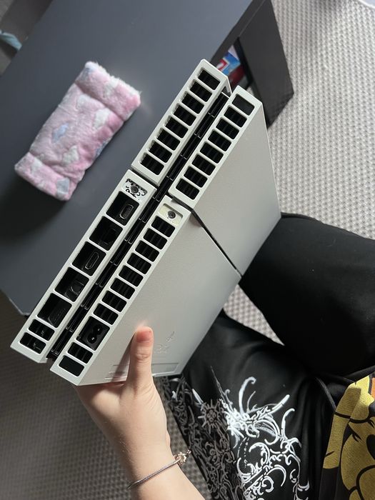 Ps4 + 2 comandos + cabo HDMI + Jogo horizon