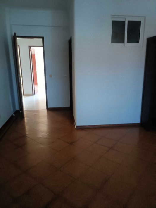 Arrenda se moradia bifamiliar Padre Nabeto