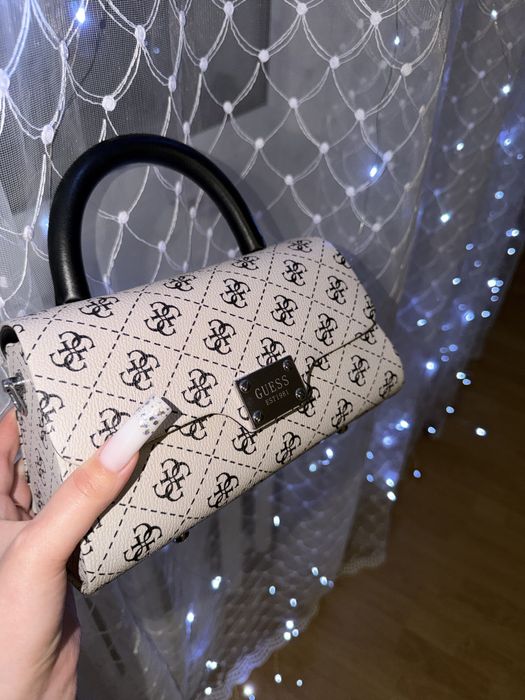 Сумочка Guess в ідеальному стані