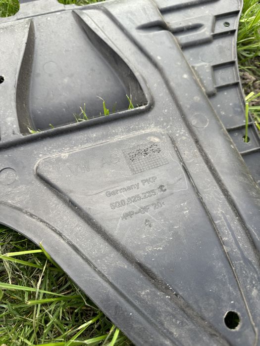 Защита двигуна центральна 5Q0.825.235. Skoda VW Polo Golf