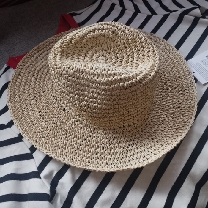 Beżowy pleciony kapelusz boho / słomkowy styl