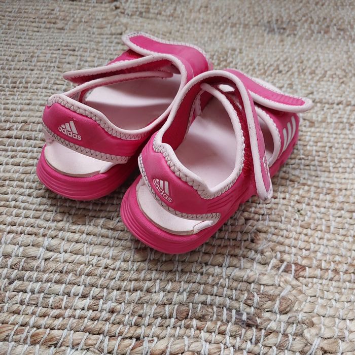 Sandałki Adidas w rozmiarze 25