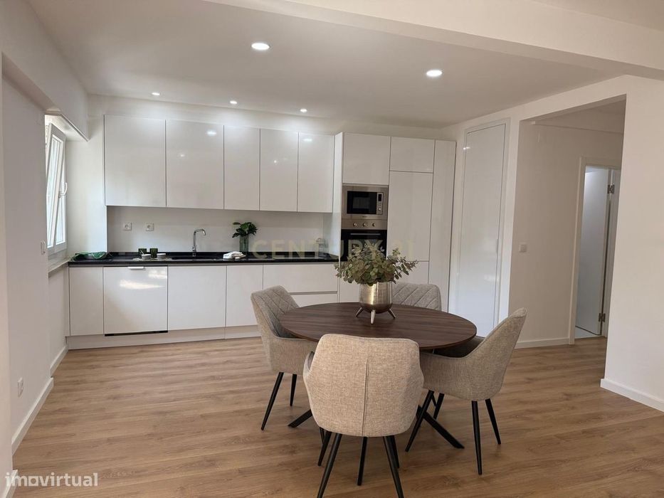 Apartamento T3 Renovado com Suite, Varanda e Cozinha Totalmente Equipa