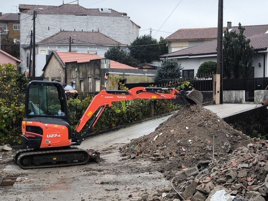 Demolição, limpeza de terrenos, escavação