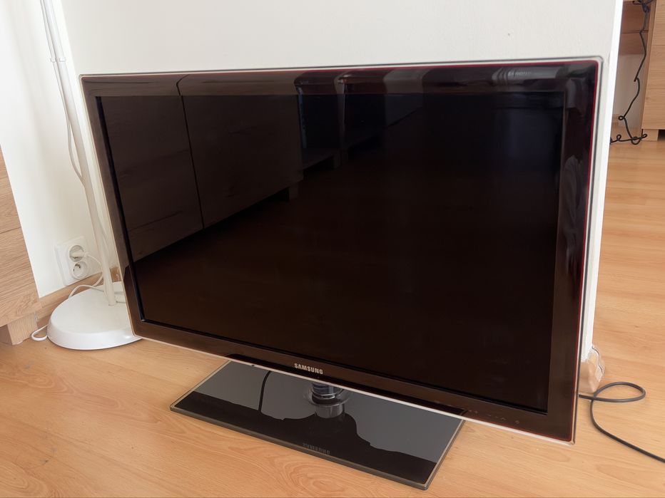 Telewizor Smasung 32 cale UE32D5500RW