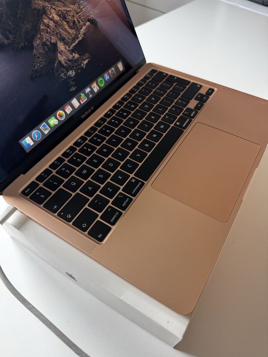Macbook Air 2020 Różowy  8gb 256gb i3 180 cykli ładowania Stan Bardzo Dobry