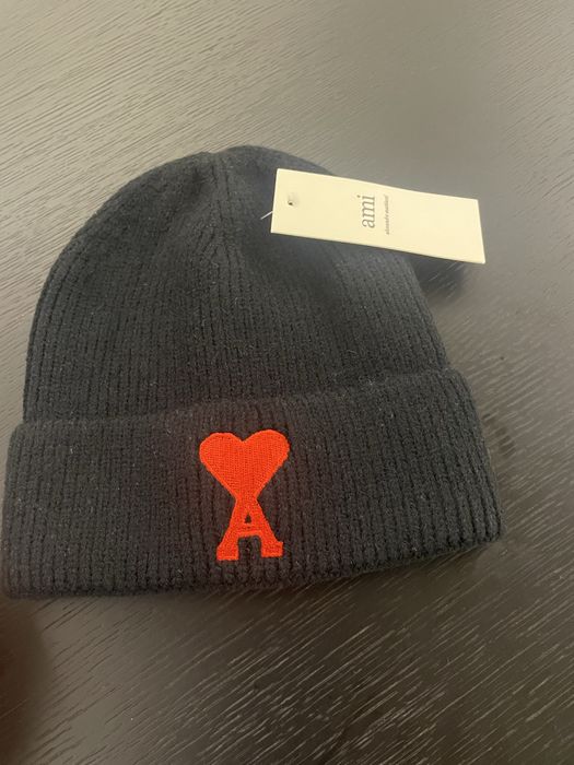 Gorro preto com detalhe vermelho Ami Paris