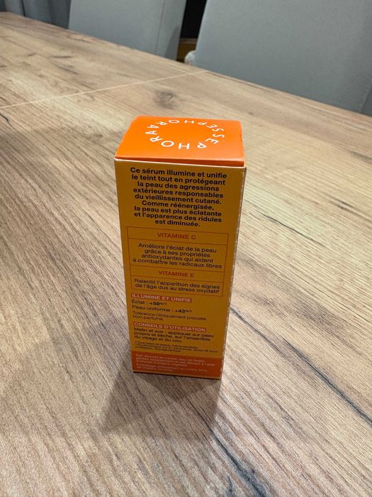 Sephora GLOW - Superserum rozświetlające z 7% witaminy C i witaminą E.