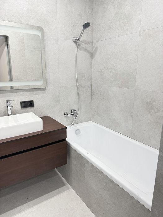 Продаж 2 кім у Б4 , будинок зданий
