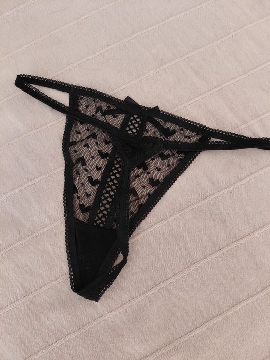 Cueca fio dental renda preta