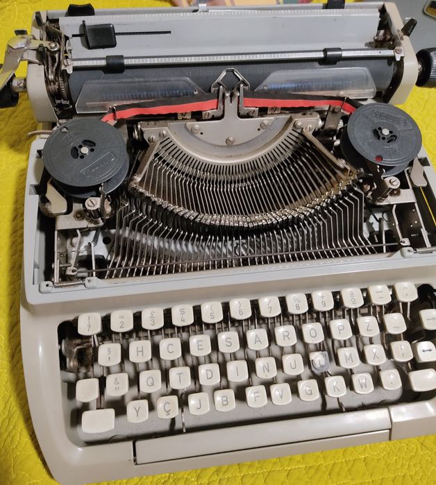 Maquina escrever antiga teclado português