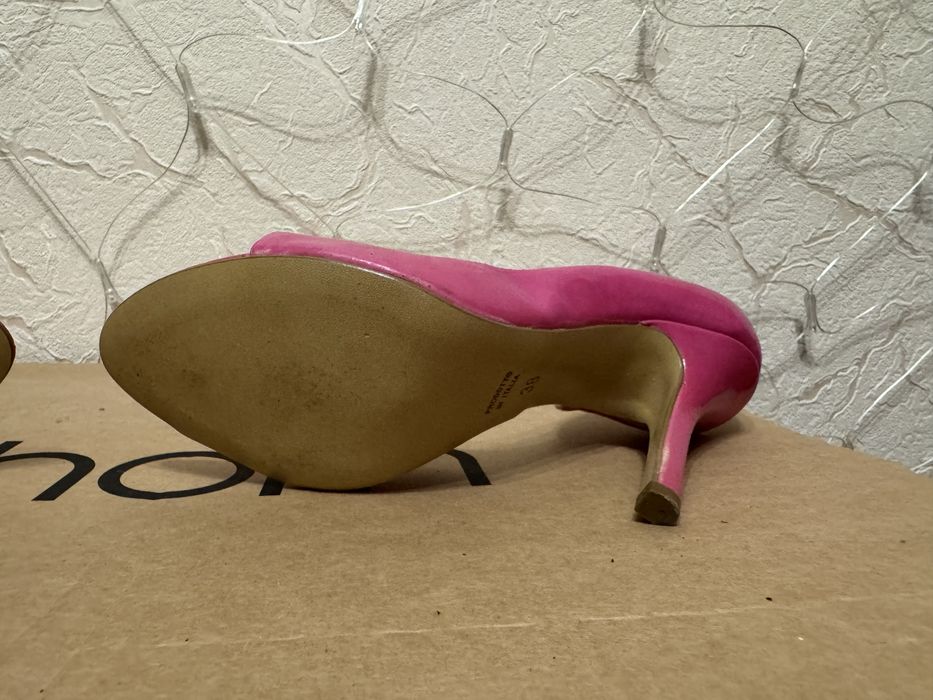 Продам жіночі рожеві туфлі