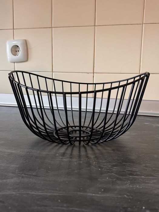 Fruteira em Metal Preto - Estilo Minimalista