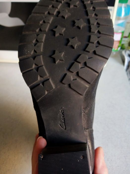 Продам женские ботинки