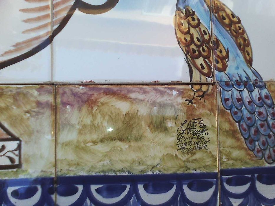 Painel de azuleijos pintados á mão e assinado