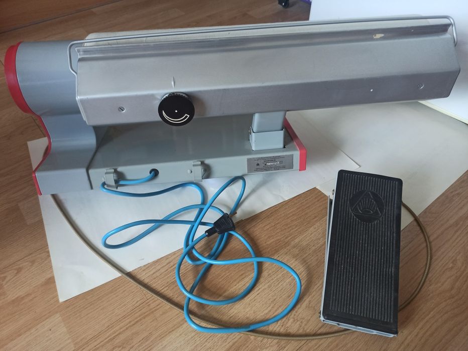 Прасувальна електрична машина.