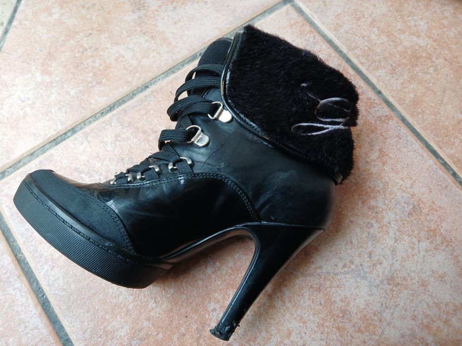 Botins pretos Guess