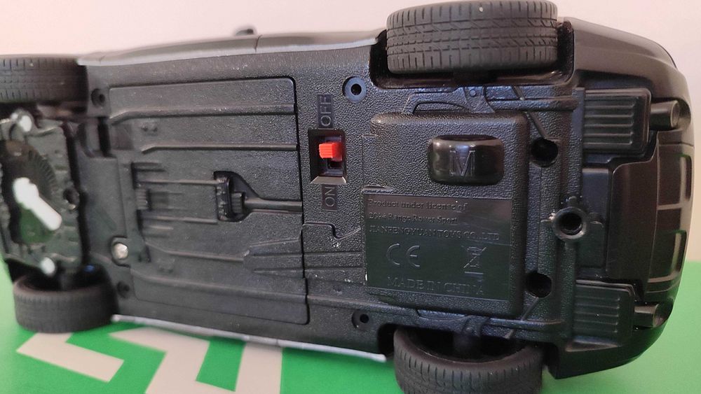 Іграшка машинка автомобіль Land Rover Range Rover Sport у масштабі 1:24