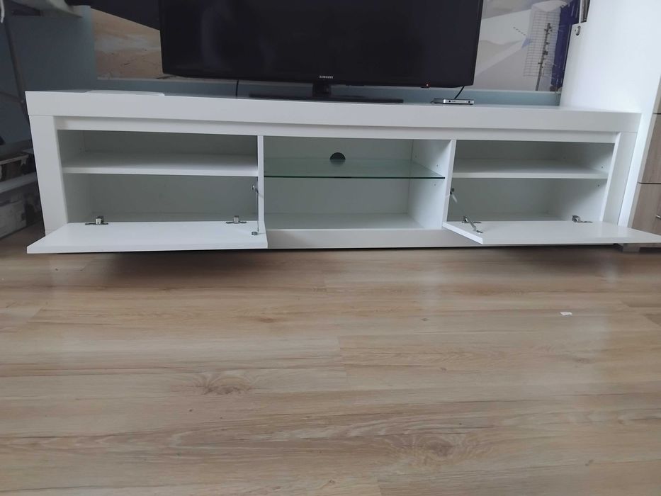 Sprzedam szafke rtv bialy polysk