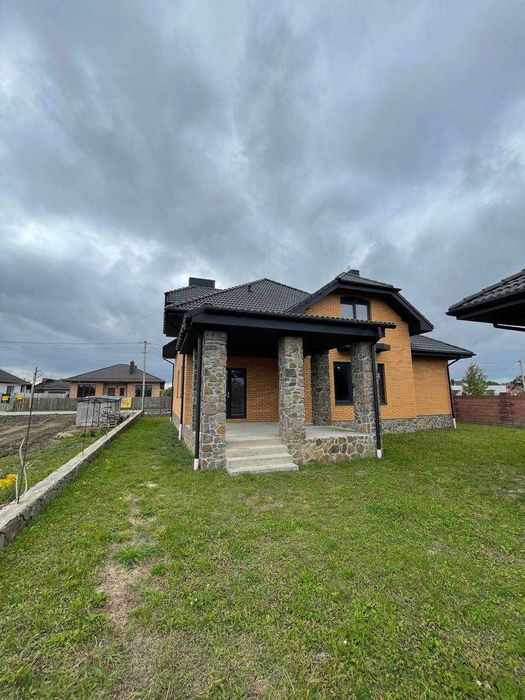 Продаж готового будинку з ділянкою та гаражем !