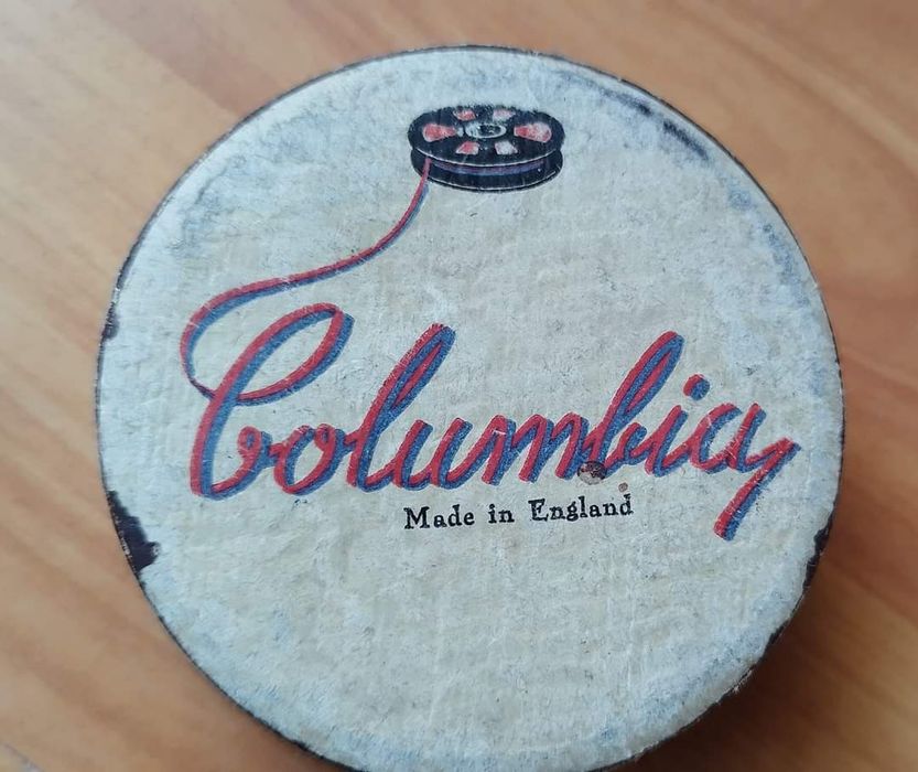 Caixa Columbia made in England muito antiga, das fitas para máquina de