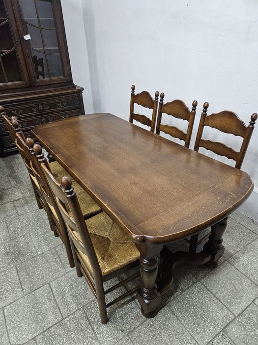 Duży stylowy stół oraz 6 krzeseł