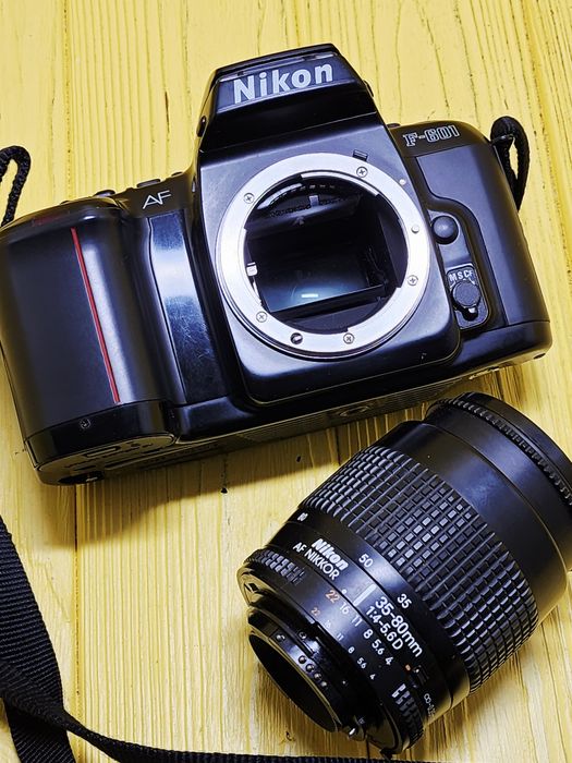 Плёночный Nikon F601 с объективом Nikon AF 35-80 мм 1:4- 5.6D