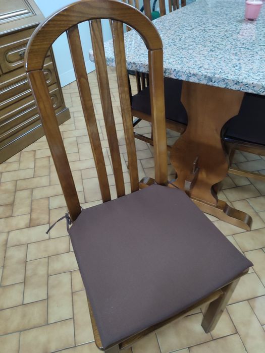 Conjunto mesa e 6 cadeiras